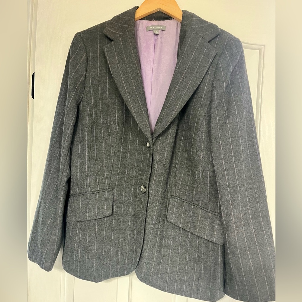 Ann Taylor Gray with Lavender Purple Pinstripe Women's  Pant Suit Sz 16